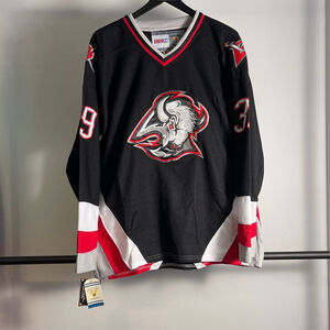 Men's CCM Buffalo Sabres Hasek Hockey Jersey size 540